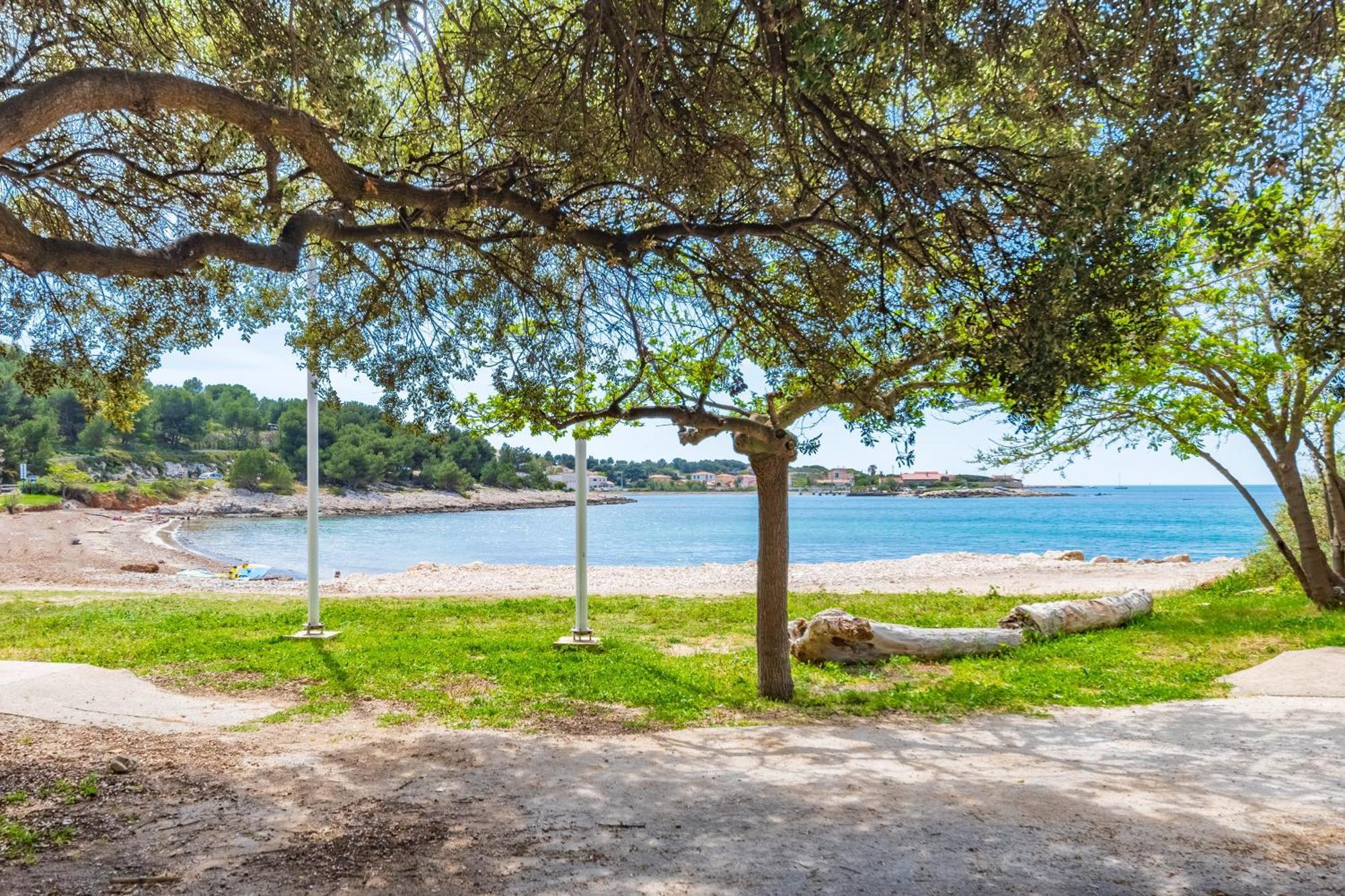 La Paillote De Jcc - 500 Metres De La Plage Martigues Bagian luar foto